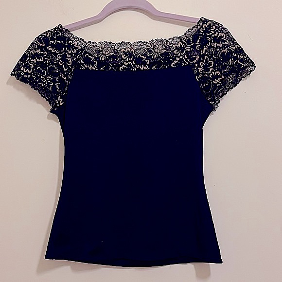 🍒 BOGO 🍒 Stunning Stretchy Silk & Lace OTS Top Description is helpful - Picture 2 of 7